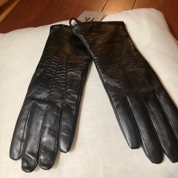 HANDSKOMPANIES. SWEDEN Accessories - HANDSKOMPANIET. SWEDEN NORWAY FINLAND GLOVES FINEST IN THE WORLD LOOK IT UP